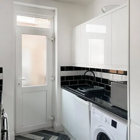 2br Flat, Near Seafront - Perfect For Getaways Apartment *