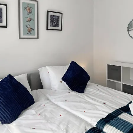 2br Flat, Near Seafront - Perfect For Getaways Апартаменты *