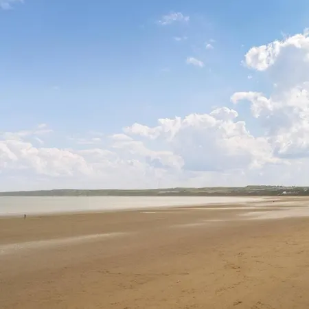 2br Flat, Near Seafront - Perfect For Getaways *